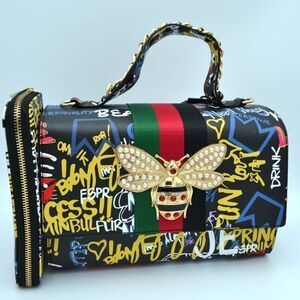 ✨HP✨2-N-1 Grafitti Print Queen Bee Stripe Boxy Satchel